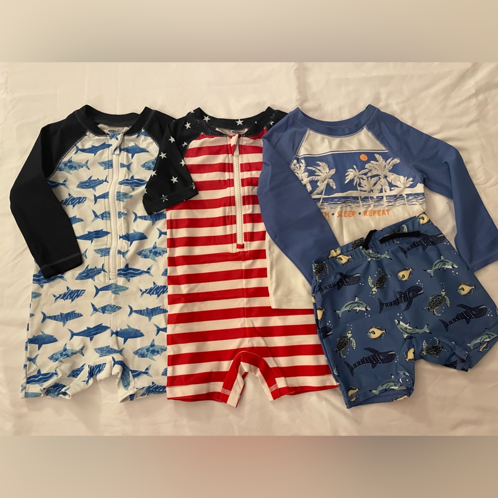 Old Navy swim suit | Size: 18 months